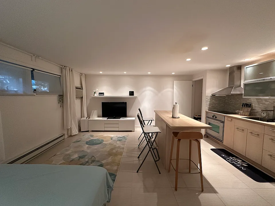 9 Manhattan Pl