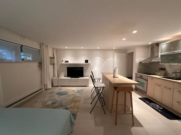 9 Manhattan Pl, Cliffside Park, NJ 07010