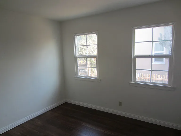 1319-1325 E Phillips St — Photo 8
