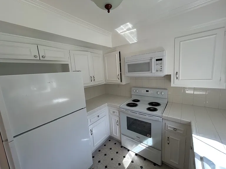 626 N Monterey St #M — Photo 18