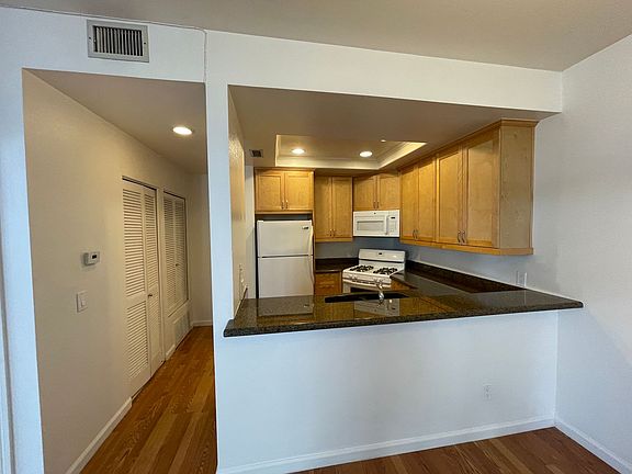 4th image of 701 Kettner Blvd Unit 219