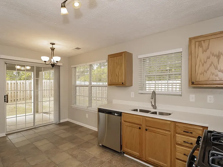 2910 Water Lily Ct — Photo 8