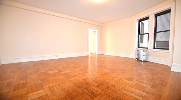 Rented by Manhattan Realty Group | media 7