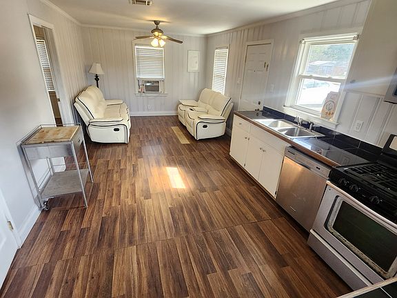 Kitchen/ Living Room Area