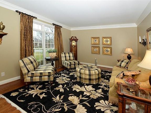 3rd image of 1003 River Forest Dr