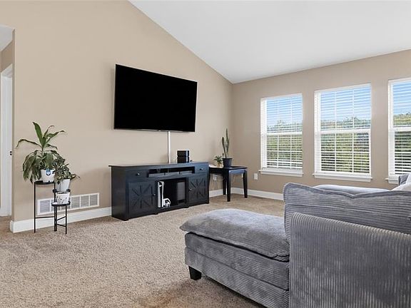 4th image of 114 Sandstone Dr