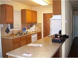 3rd image of 914 E Hoffman Ave