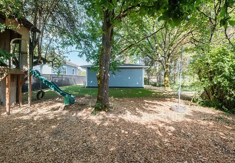 2190 SE Marion St — Photo 52