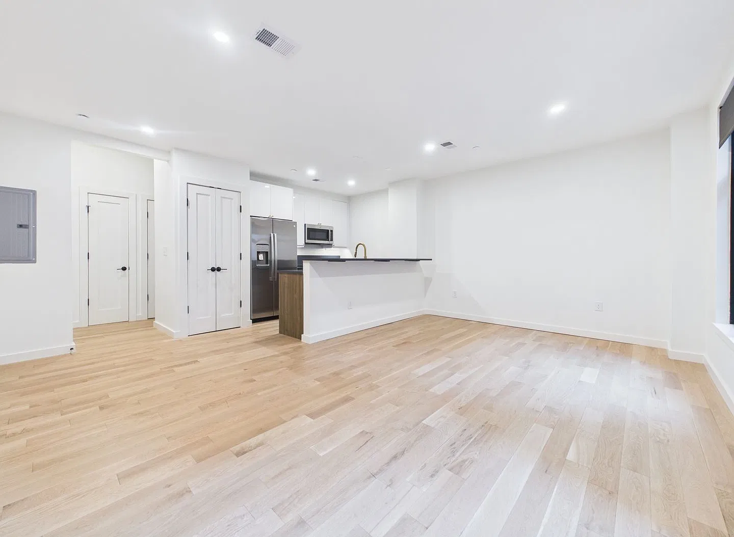 Brand new units 0-1 bedroom — Photo 2