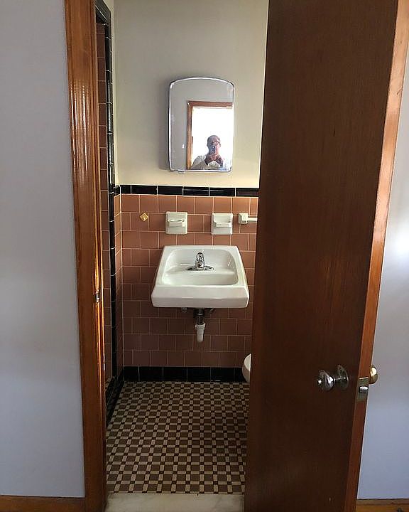 Full bath off of one room