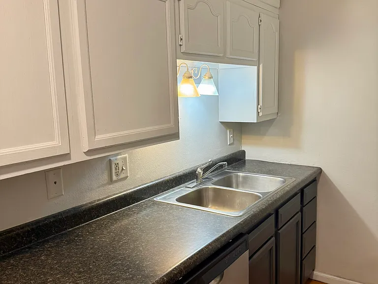 515 E Burlington St #3S — Photo 13