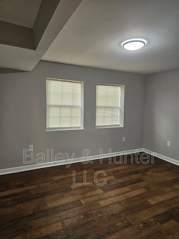 2 bed, 1.0 bath, $1,484 — Photo 2