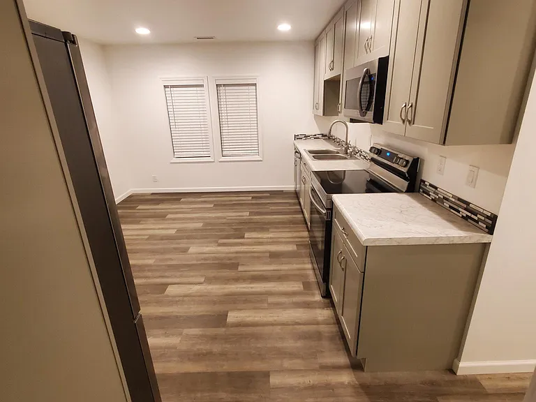 206 E Union St — Photo 13
