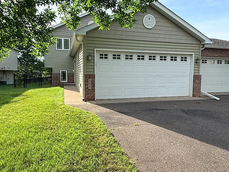 906 Whiskey Rd NW — Photo 1