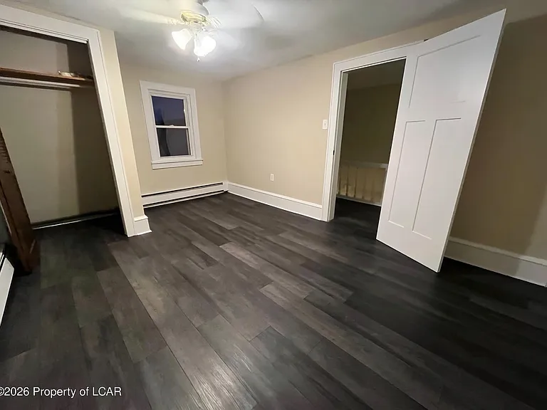260 E Grove St — Photo 26