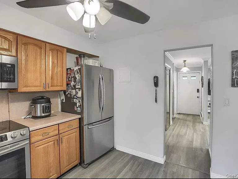 121 Coachlight Sq — Photo 5