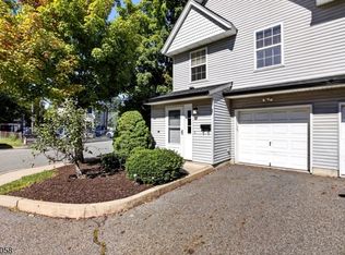 4 Star Lake Rd APT E, Bloomingdale, NJ 07403