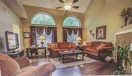 1109 Canoe Ln — Photo 4