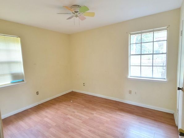 127 Lexington Dr