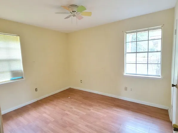 127 Lexington Dr, Hattiesburg, MS 39402