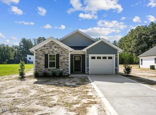 314 E Howard St, Roseboro, NC 28382