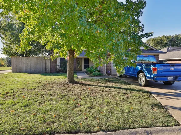 2000 Benjamin Dr, Sanger, TX 76266