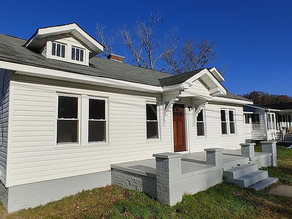 2nd image of 2219 Lyndon Ave