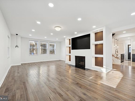 4th image of 323 Derwyn Rd