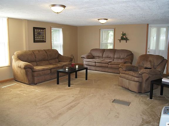 3rd image of 19 Ash St
