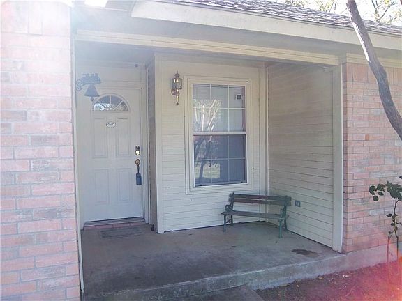 4th image of 215 W Hudgins St