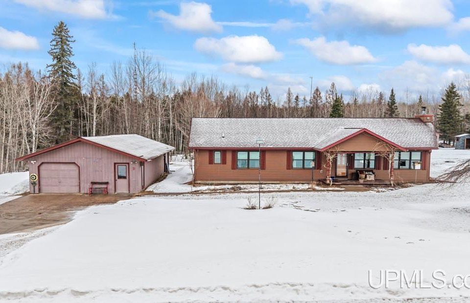 1st image of 868 Pelletier Rd