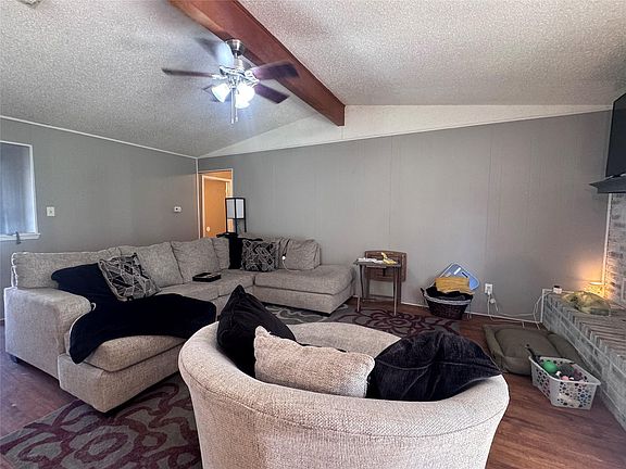 3rd image of 105 W Rutherford St