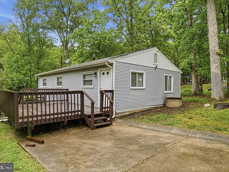8402 Sleepy Hollow Rd — Photo 22