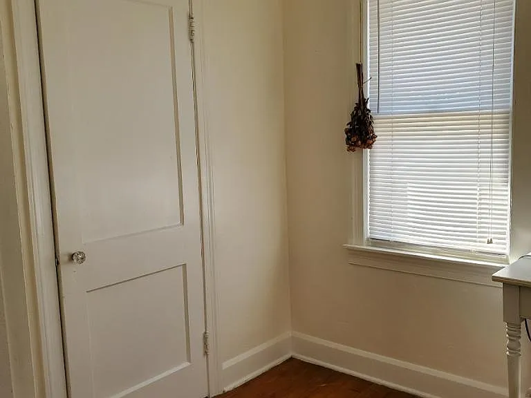 735 Grove St N — Photo 5