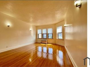 7757 S Phillips Ave, Chicago, IL 60649