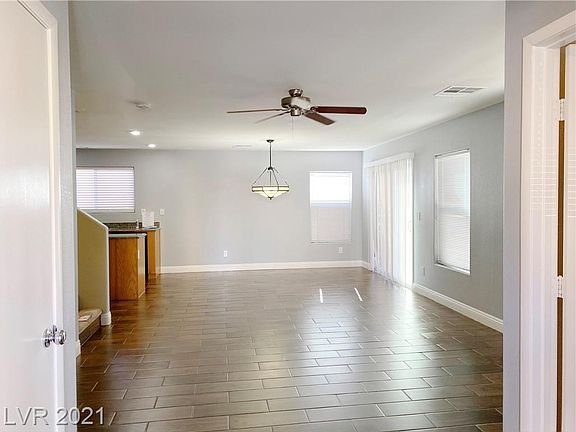 3rd image of 607 Primrose Hill Ave
