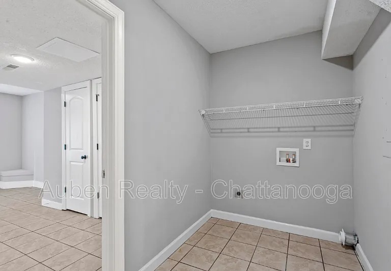 7167 Holland Ln — Photo 7