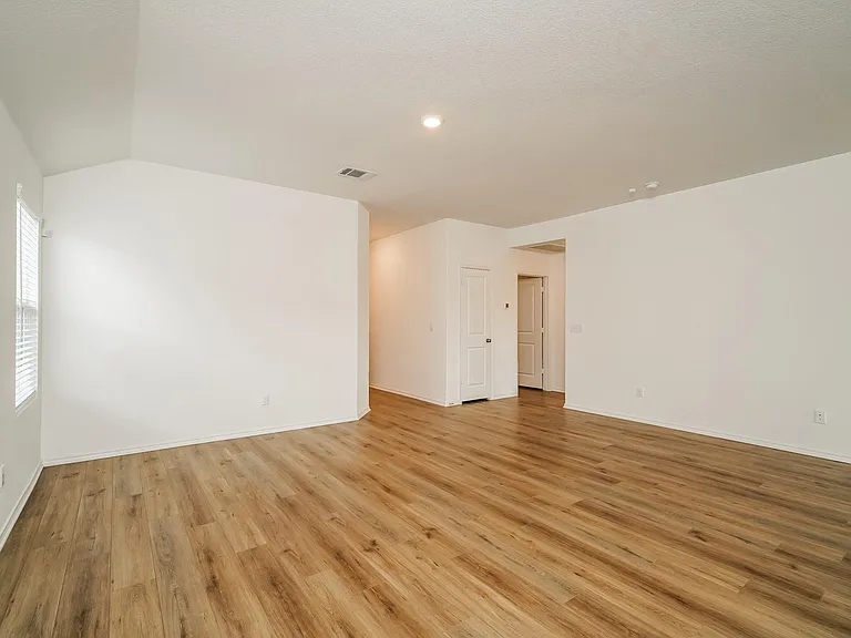 341 Madrid St — Photo 14