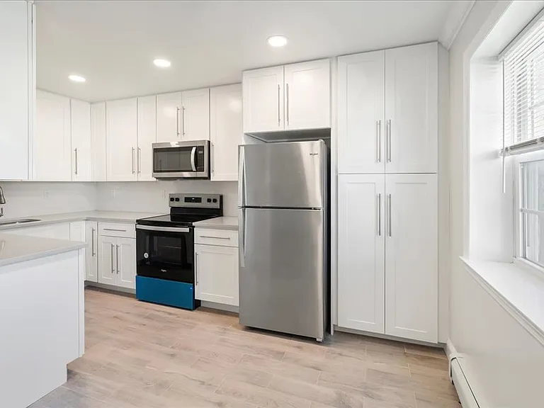 48 Roseland Avenue Apartments — Photo 22