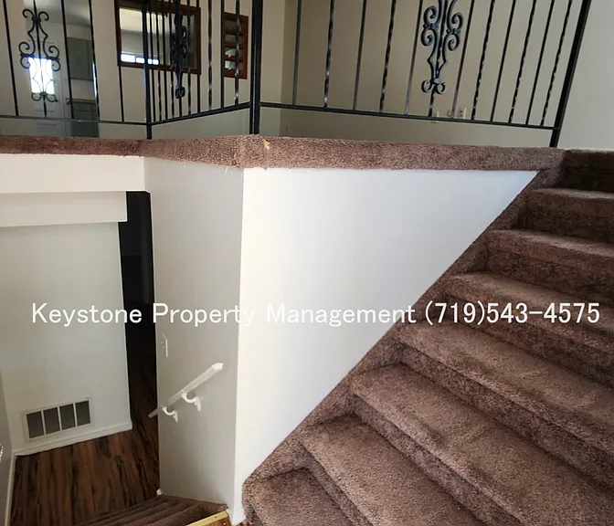Charming Townhome in Pueblo West Comfortable & Convenient Living $1300/$1300 — Photo 4