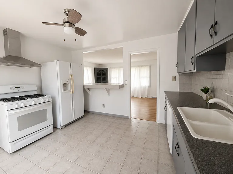 735 Maple St — Photo 7