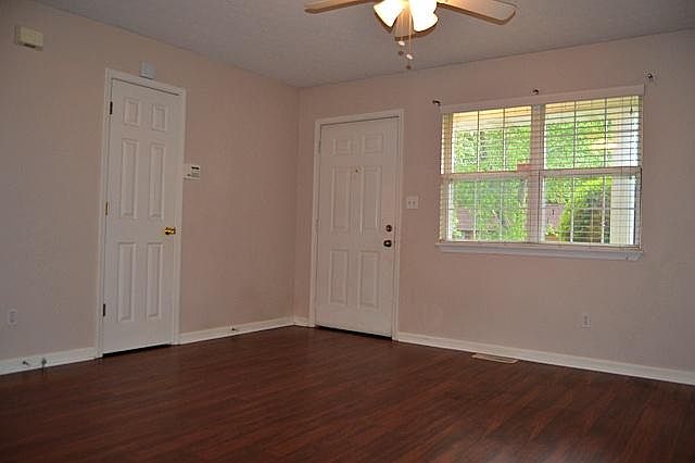 1st image of 3520 Lucinda Dr #B