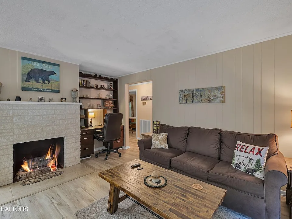 305 Shields View Dr