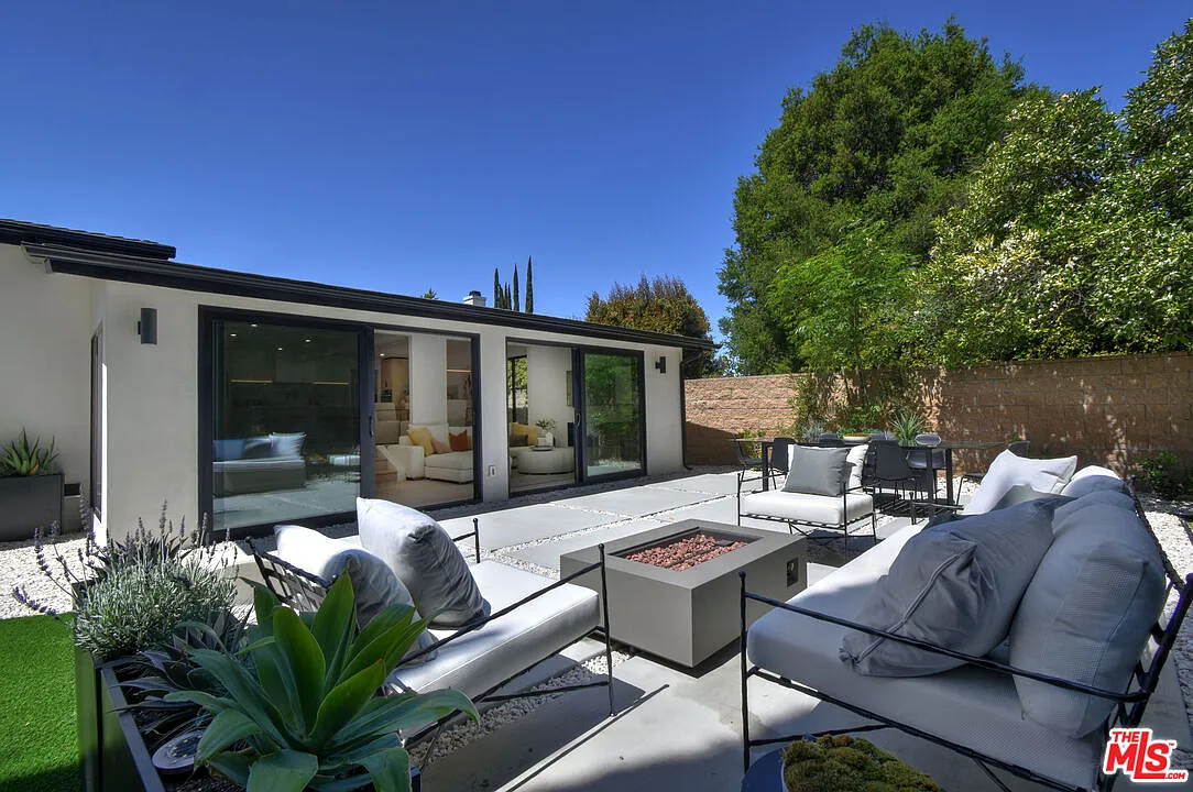 4 bed, 2.0 bath, 2258 sqft, $7,995 — Photo 1