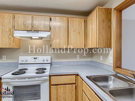 5th image of 15470 SW Donna Ct