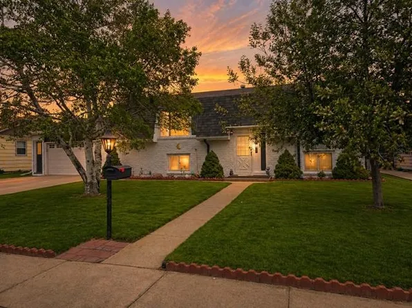 141 E Camino Del Rey St, Torrington, WY 82240