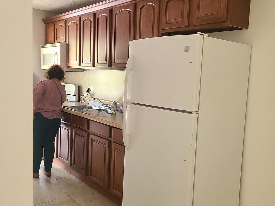 2nd image of 20330 NE 2nd Ave APT 2