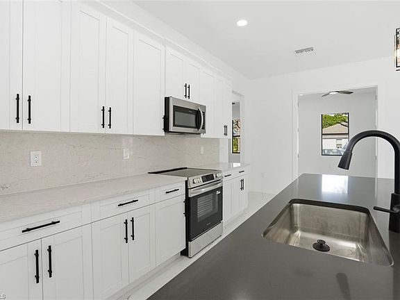 4th image of 2930 20th ST SW