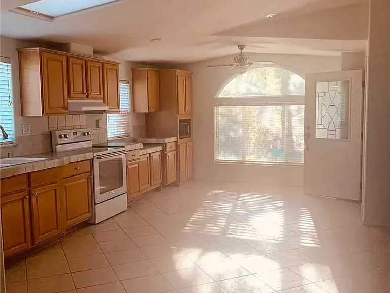 1053 Deercrest Dr — Photo 6