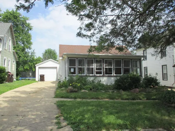 307 N Whistler Ave, Freeport, IL 61032